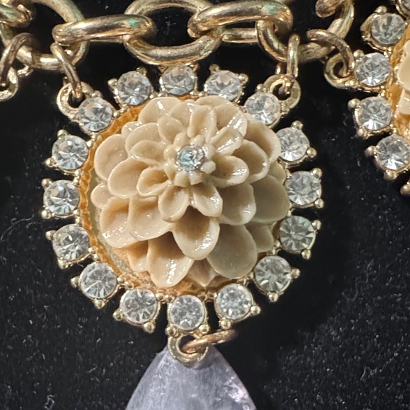 Plunder Gold and Lavender Floral Necklace - Picture 4 of 5